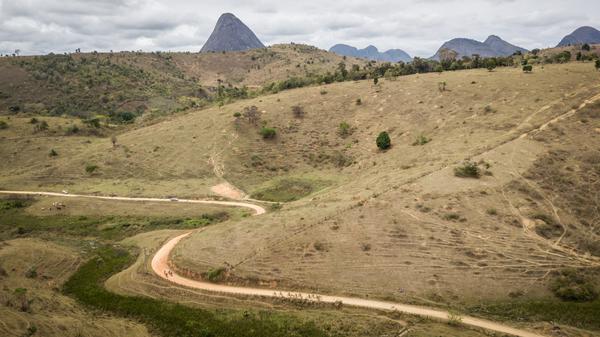 Race in the region of Guaratinga (Fabio Piva / Santander Brasil Ride)