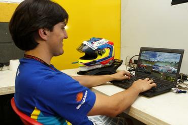 Denis Navarro usa simulador em Londrina