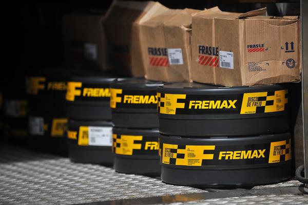 FRAS-LE e FREMAX são as fornecedoras de pastilhas e discos de freio da Stock Car (Duda Bairros/Stock Car)