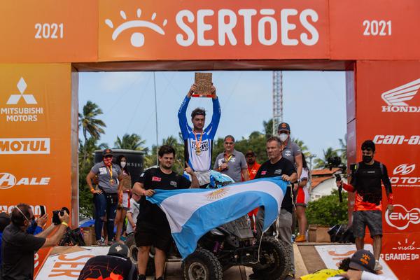 Argentino, atual campeão do Dakar, faturou o título nos quadris (Ricardo Leizerl/Fotop)