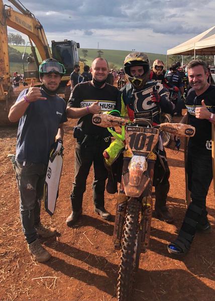 Equipe Husqvarna Power Husky/Goldentyre no Brasileiro de Motocross (Divulgação)