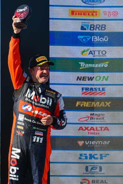 Rubens Barrichello vence as duas corridas deste domingo (20) em Goiânia (Luís França/P1 Media Relations)