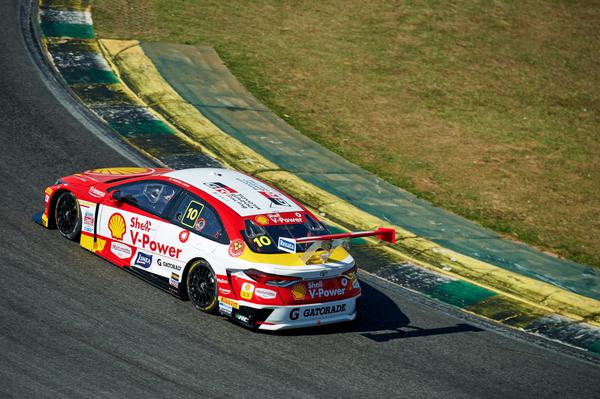 Ricardo Zonta herdou terceiro lugar com punição imposta a Rodrigo Baptista (Duda Bairros/Stock Car)