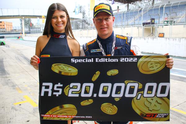 Rodrigo Sperafico vencedor na geral  recebeu cheque de R$ 20 mil (Humberto Silva / SiGCom)