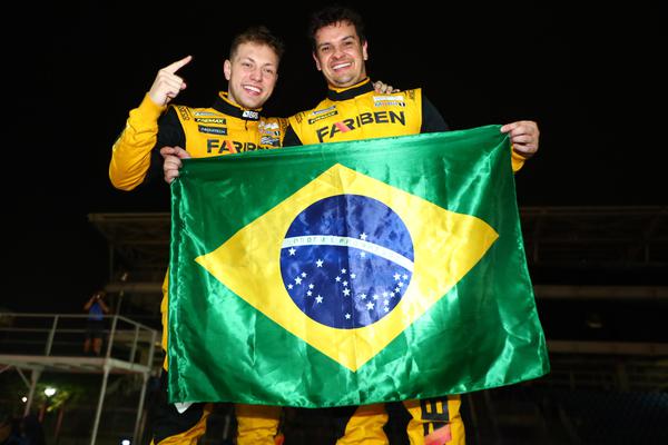 Enzo Elias e Adroaldo Weisheimer terminaram em segundo e vice-campeões (Luca Bassani/Porsche Cup Brasil)