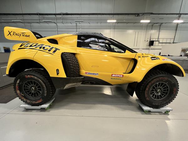 O Prodrive Hunter T1+ já nas cores da equipe X Rally Team