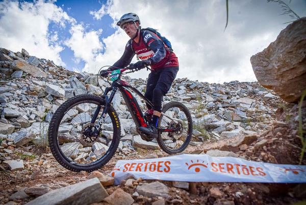 Títulos de Salerno: 3X Campeão Downhill, 5x Campeão Moto Trial e 2x de Biketrial (Gustavo Perim/Fotop)