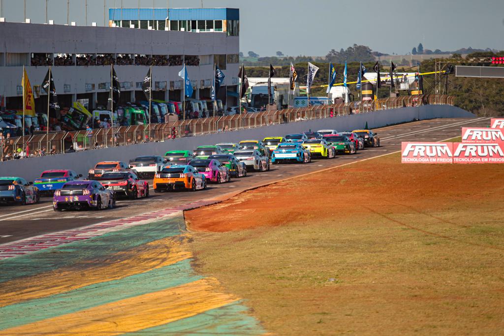 A NASCAR Brasil 2023 é composta por três categorias: PRO, PROAM e AM (Dayane Priscila / Velocidade Cascavel)
