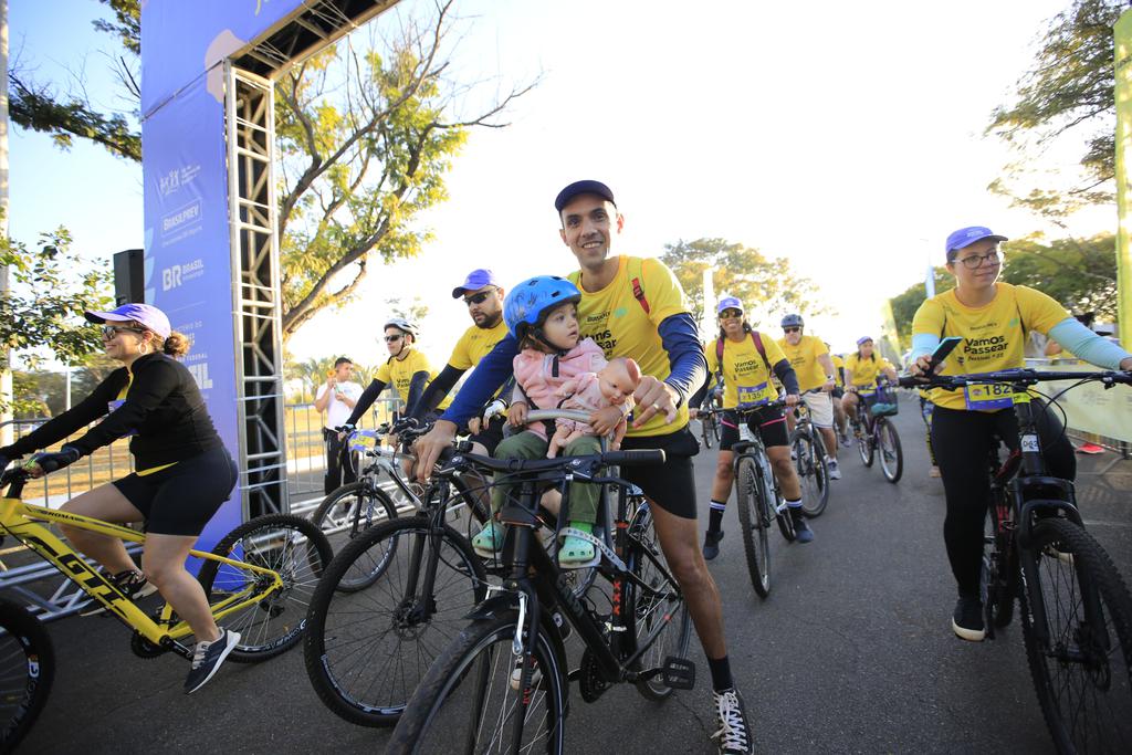 Bikes na  etapa de abertura em Brasília
