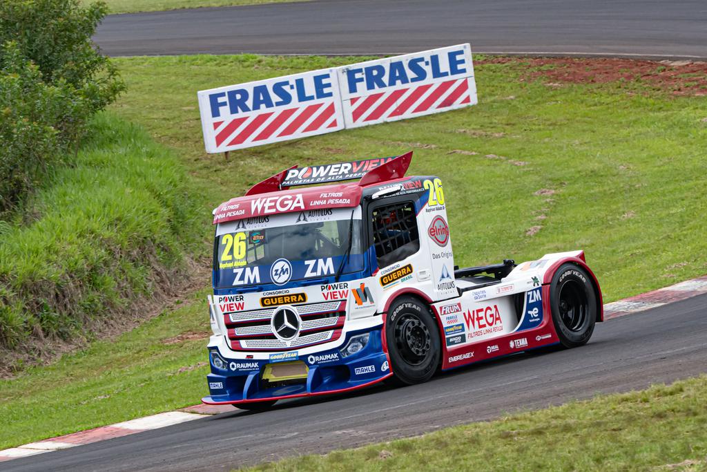 Raphael Abbate aproveitou a chance para vencer pela 1ª vez na Copa Truck