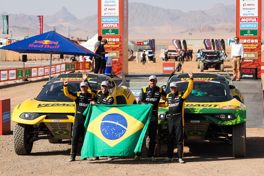 Irmãos Baumgart colocam Brasil entre os ponteiros do Dakar nos carros