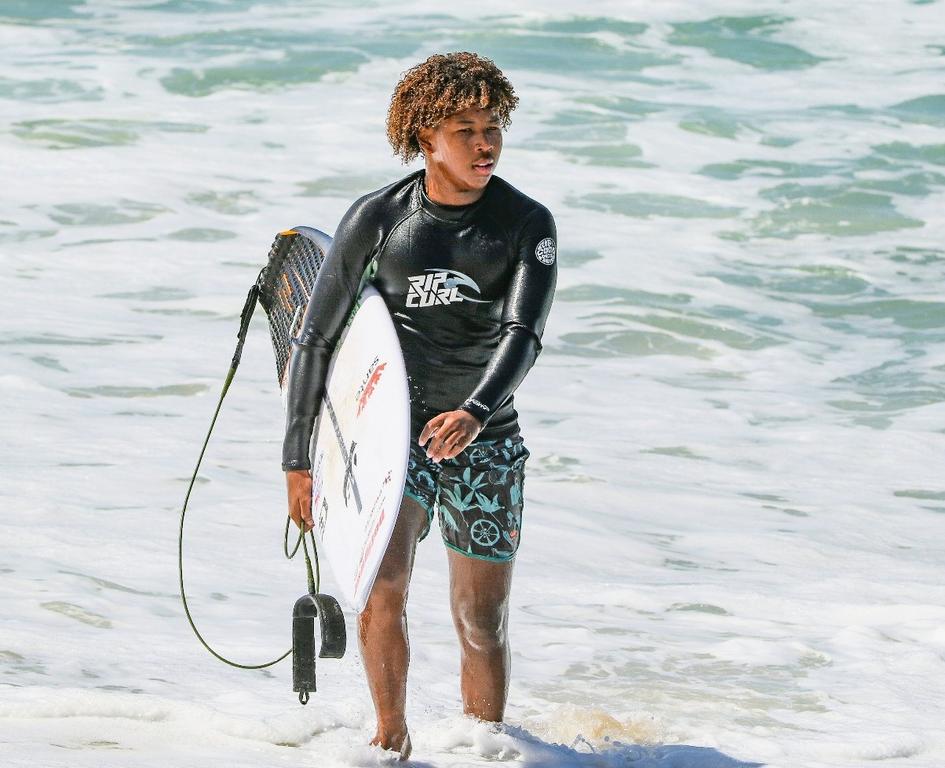 O surfista maranhense Kadu Pakinha projeta bons resultados em 2024.