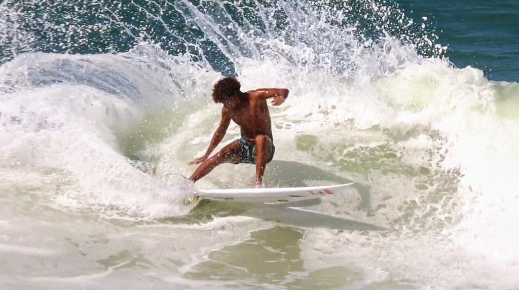 O surfista Kadu Pakinha representará o Maranhão no Circuito Brasileiro de Base.