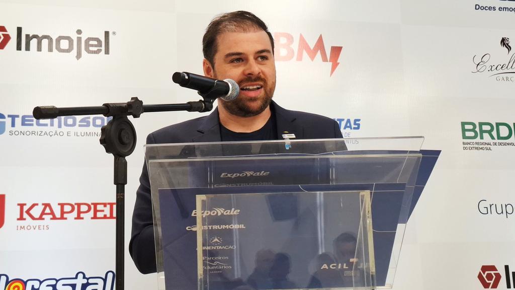 Eduardo Gravina abriu o evento destacando diálogos necessários na governança (João Brandão) Eduardo Gravina abriu o evento destacando diálogos necessários na governança (João Brandão)